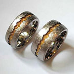 Wedding rings in white and yellow gold with granulation, design by Hubert Heldner realization by Samuel Wiedmer.