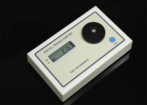 The Gemmeter a digital refractometer